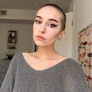 Meet your Posher, Zoe